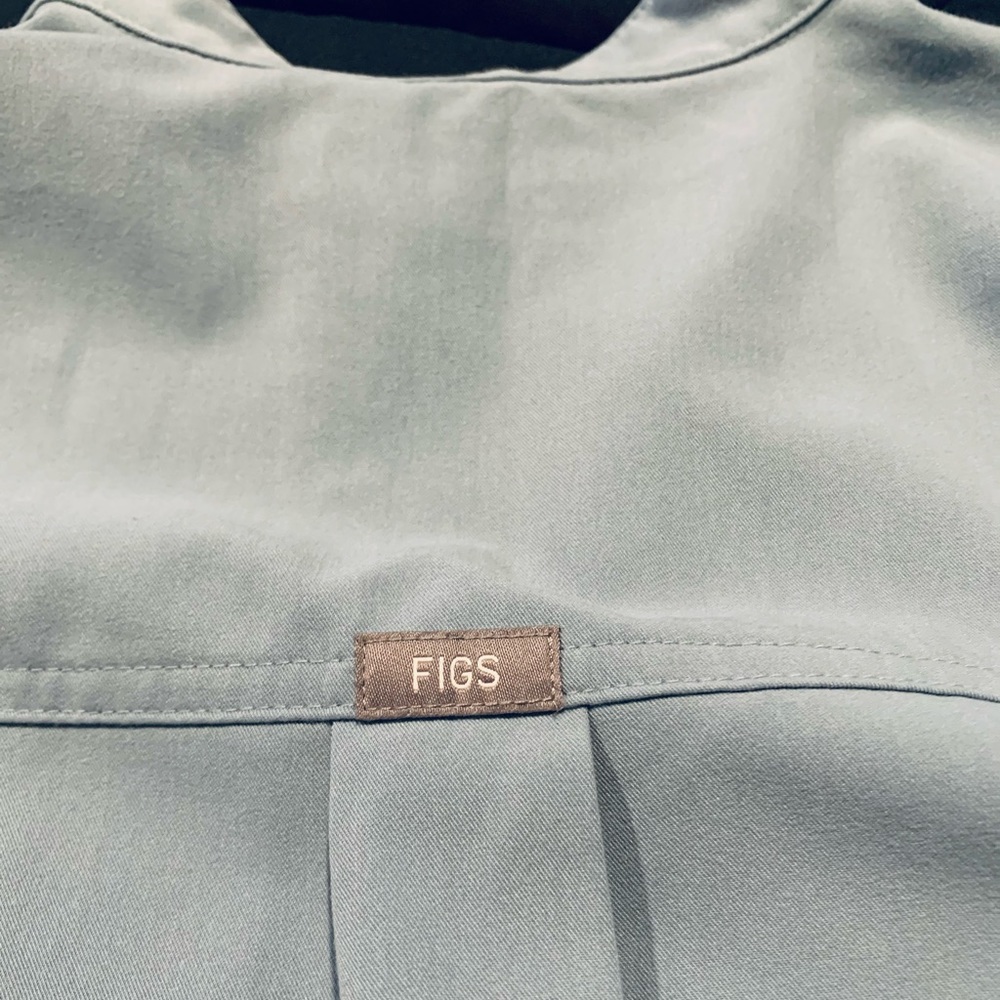 Rare 💙 FIGS dusty blue XXsmall top - Picture 4 of 5